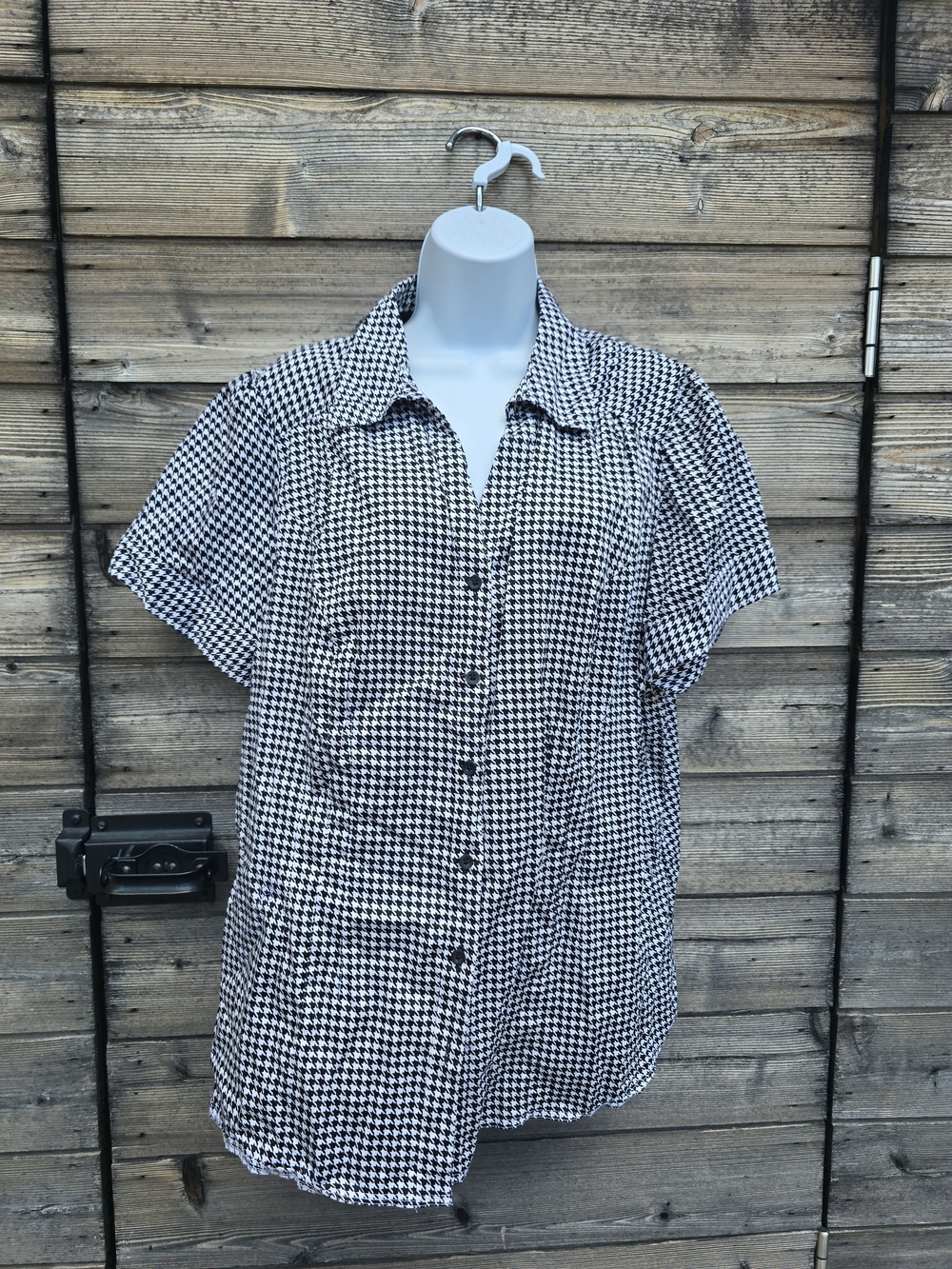 Black & White Houndstooth Short-Sleeve Women’s Shirt